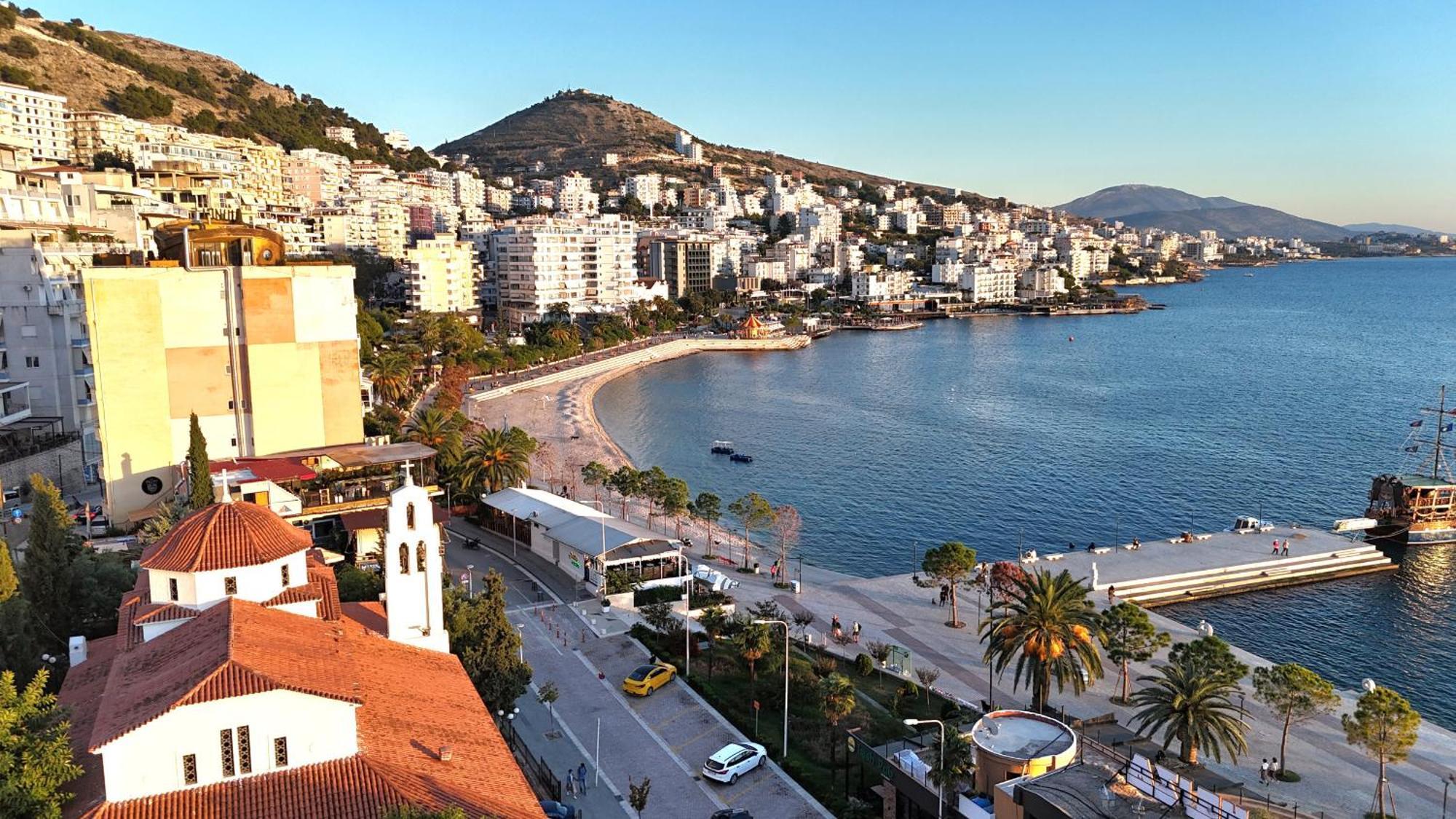 Saint Tropez Apartment Sarandë Esterno foto
