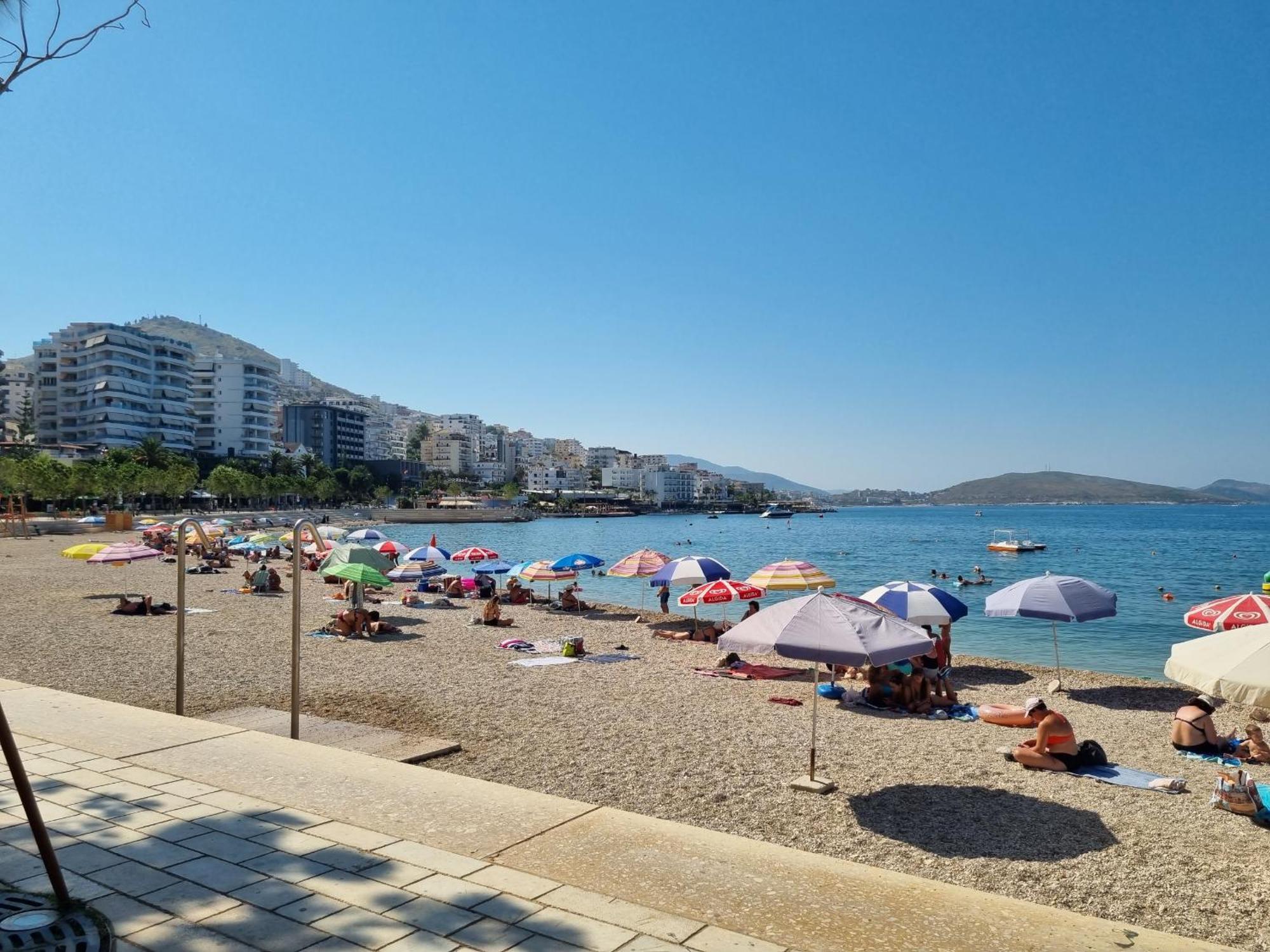 Saint Tropez Apartment Sarandë Esterno foto