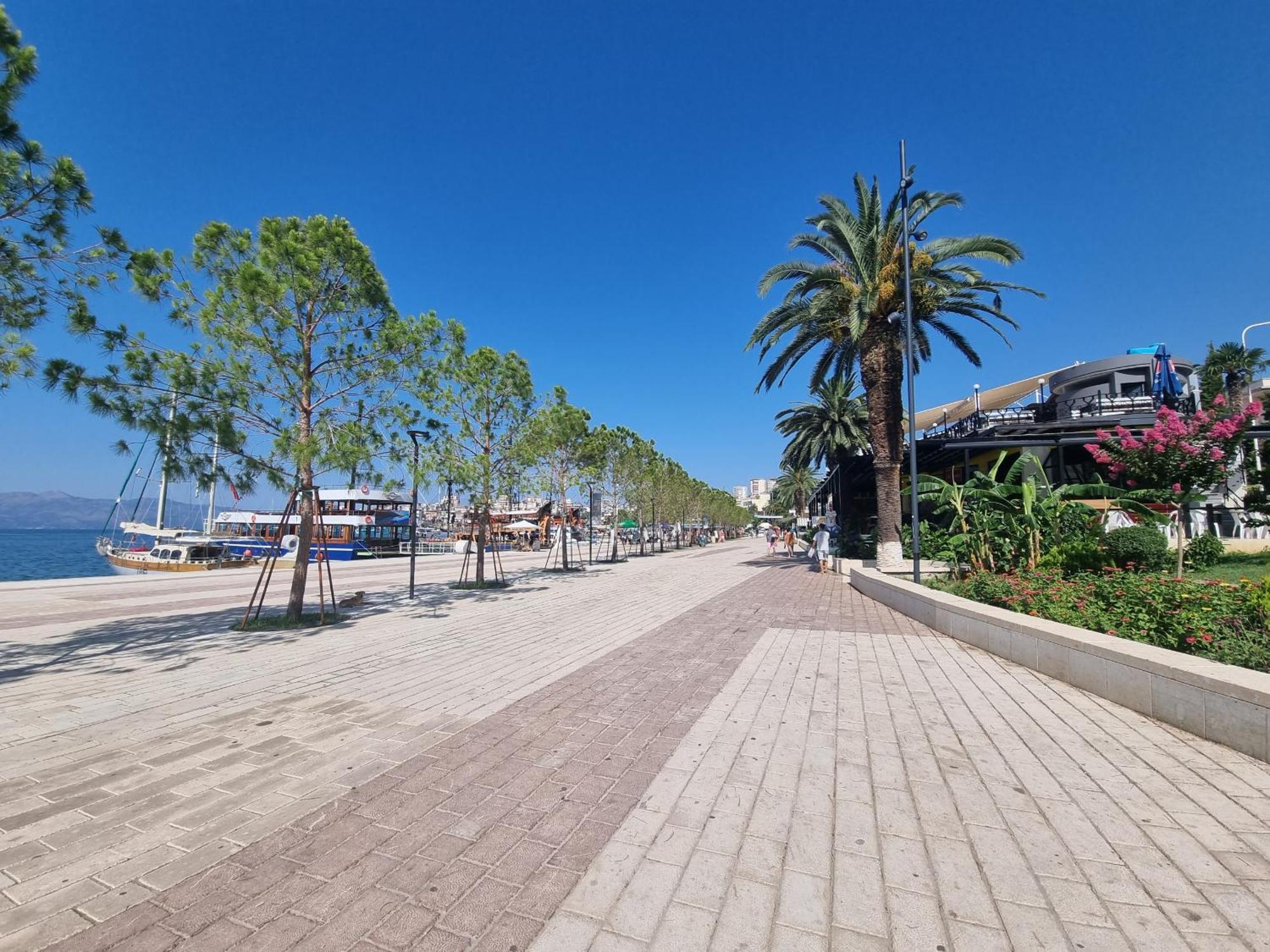 Saint Tropez Apartment Sarandë Esterno foto