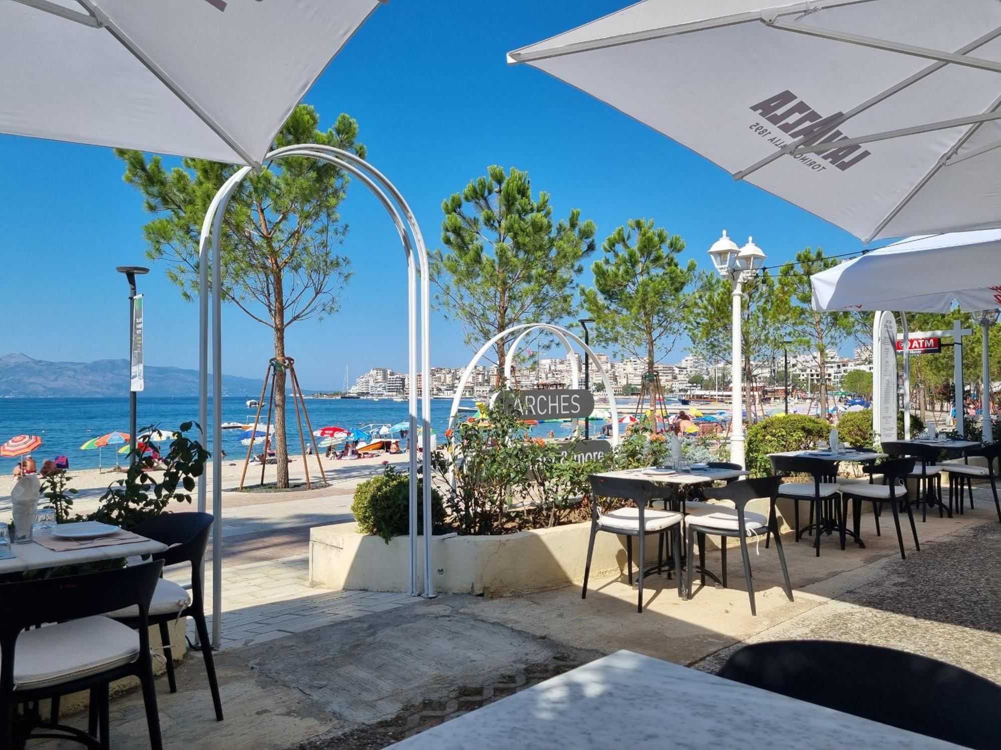 Saint Tropez Apartment Sarandë Esterno foto