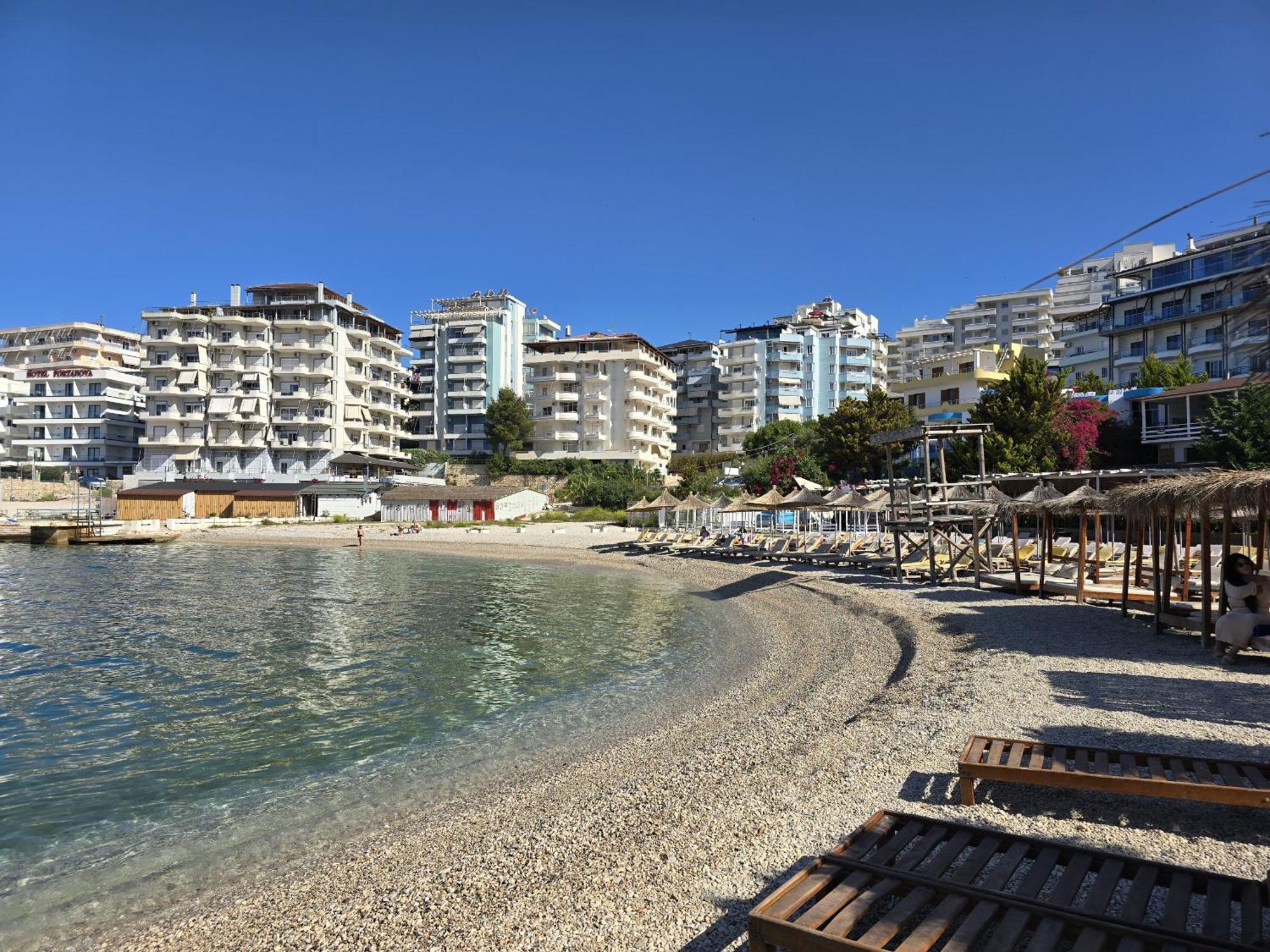 Saint Tropez Apartment Sarandë Esterno foto