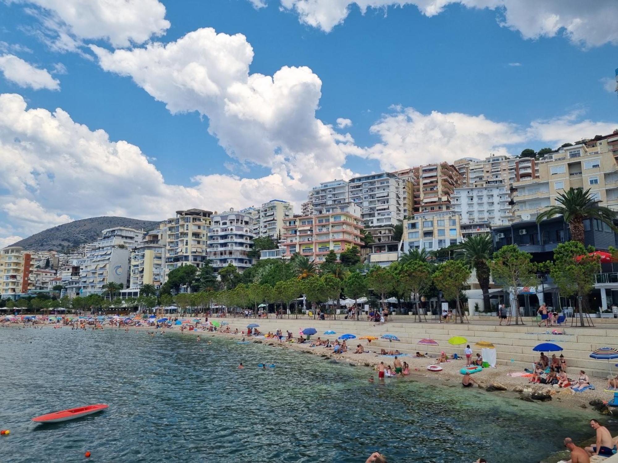 Saint Tropez Apartment Sarandë Esterno foto